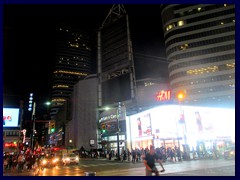 Toronto by night 60  - Dundas Square
